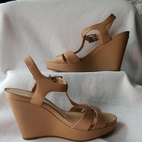 Gianni Bini Platform Sandals - Picture 2 of 5